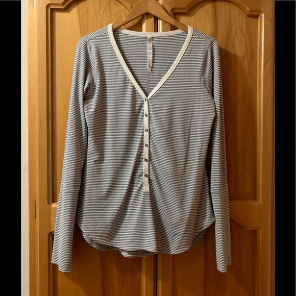 Lululemon Long Sleeve Top - Picture 2 of 10